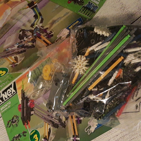 K'NEX BEASTS ALIVE Motorized Building Sets - Robo-Sting, Bronto Knex COMPLETE - Picture 14 of 16